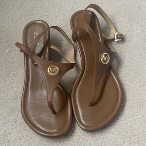 Michael Kors Tan Sandals with Gold Accents - Size 8